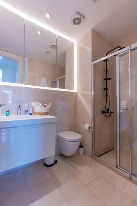 Golden Stones House Sea And Lake View Истанбул Екстериор снимка