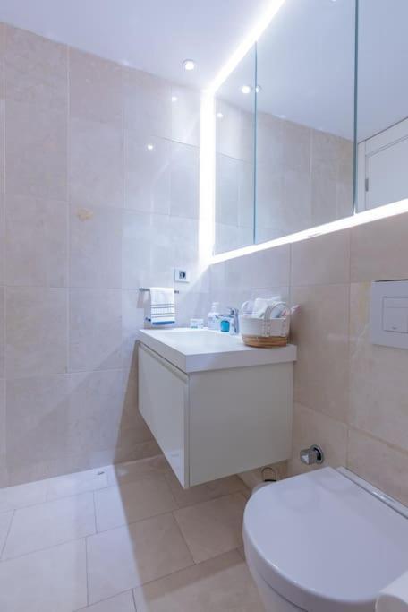 Golden Stones House Sea And Lake View Истанбул Екстериор снимка