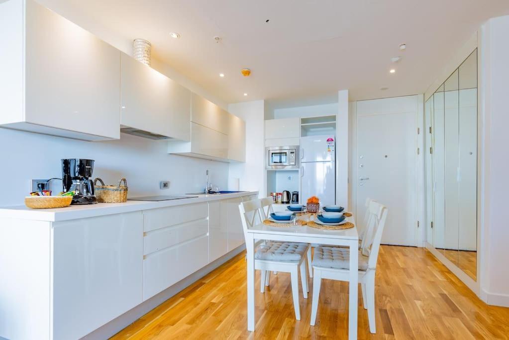 Golden Stones House Sea And Lake View Истанбул Екстериор снимка