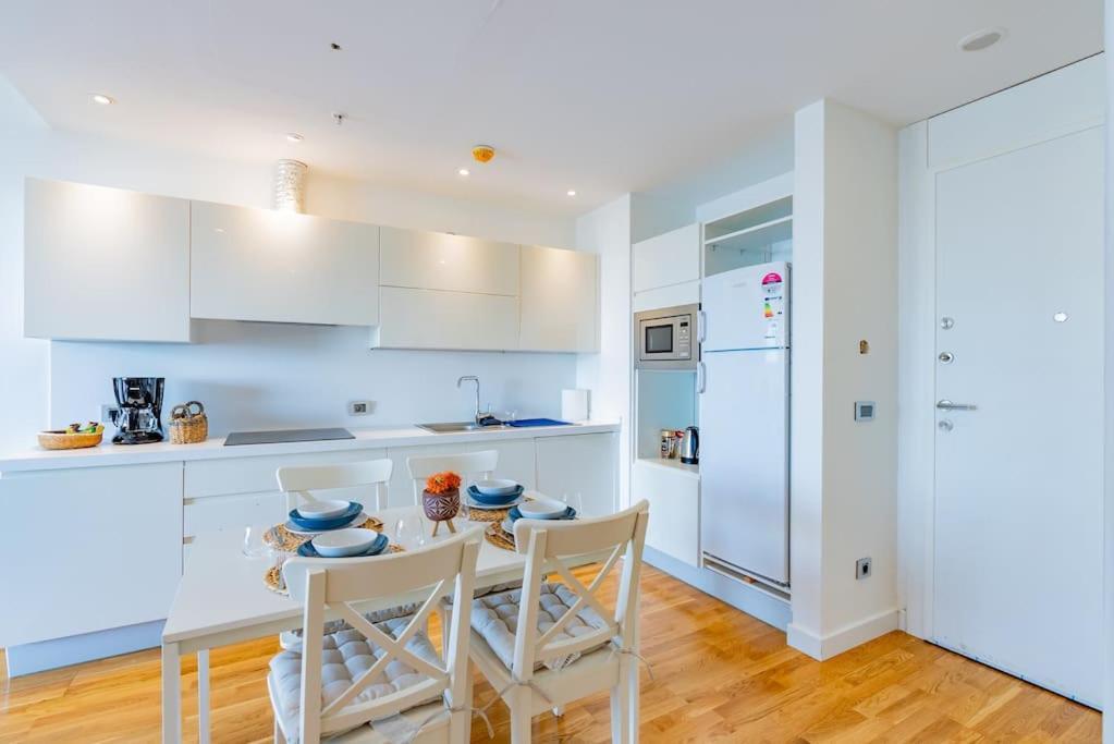 Golden Stones House Sea And Lake View Истанбул Екстериор снимка