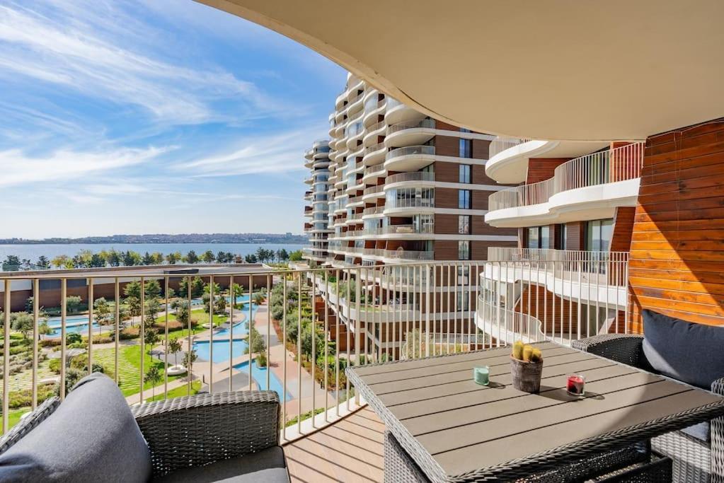Golden Stones House Sea And Lake View Истанбул Екстериор снимка