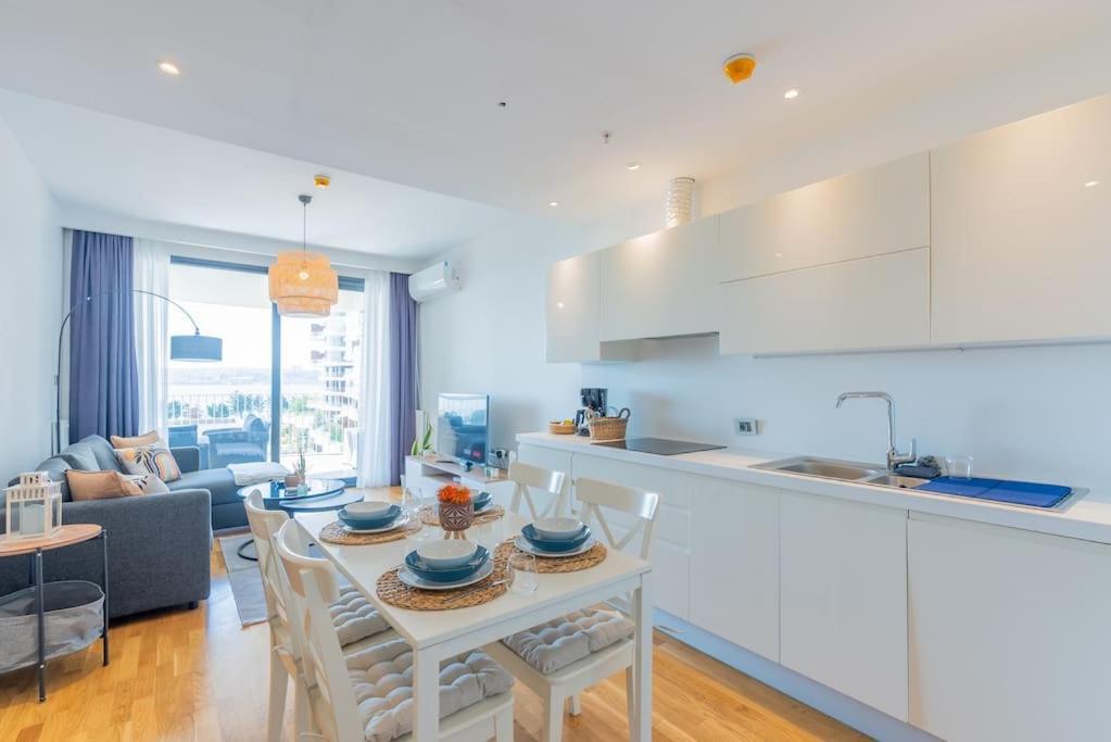 Golden Stones House Sea And Lake View Истанбул Екстериор снимка
