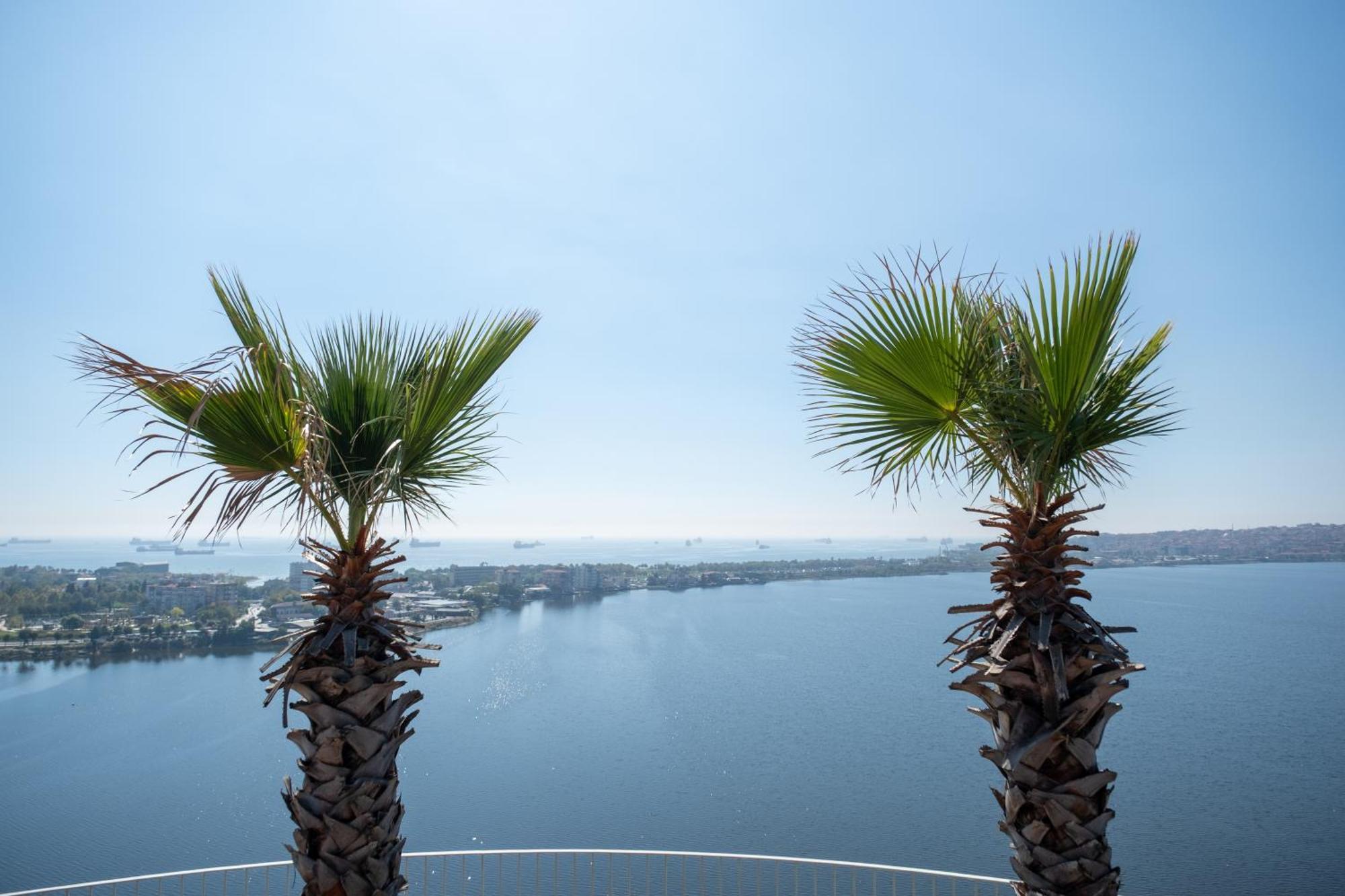Golden Stones House Sea And Lake View Истанбул Екстериор снимка