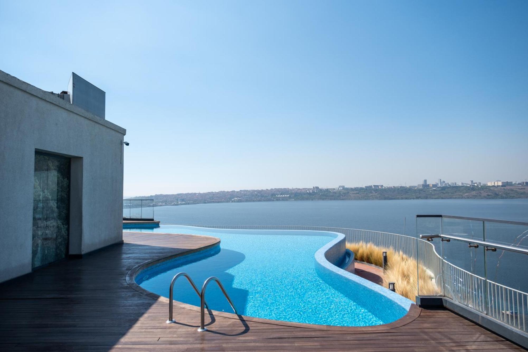 Golden Stones House Sea And Lake View Истанбул Екстериор снимка