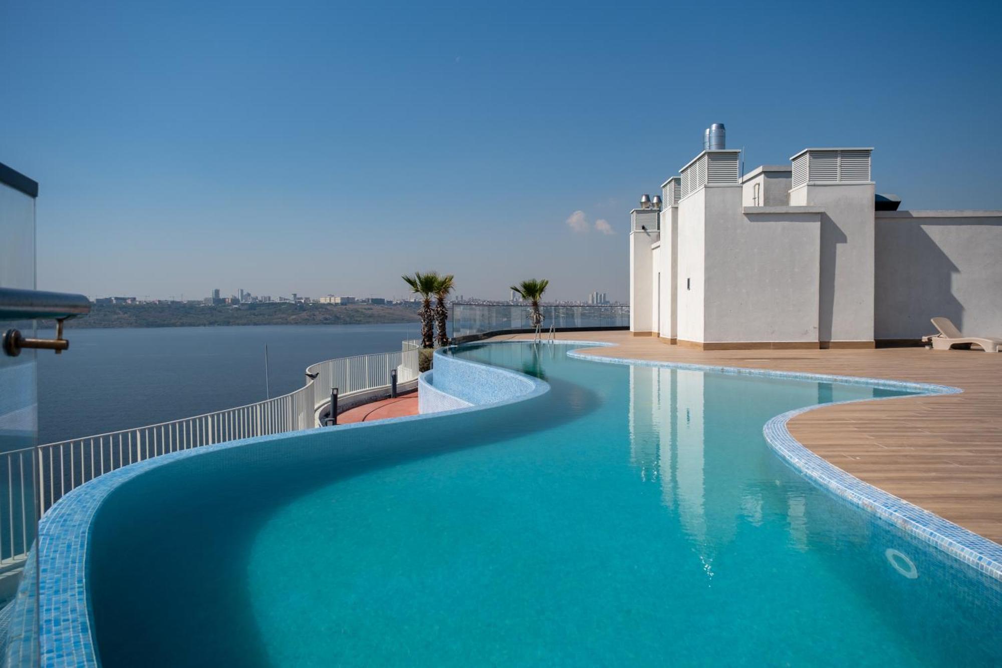 Golden Stones House Sea And Lake View Истанбул Екстериор снимка